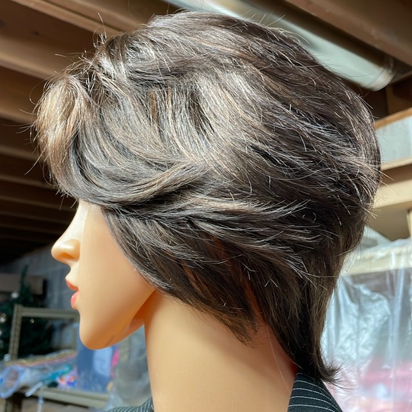 NWT 9/8” short brown wig very subtle golden lights layered shaped waved bangs DP - Picture 10 of 15